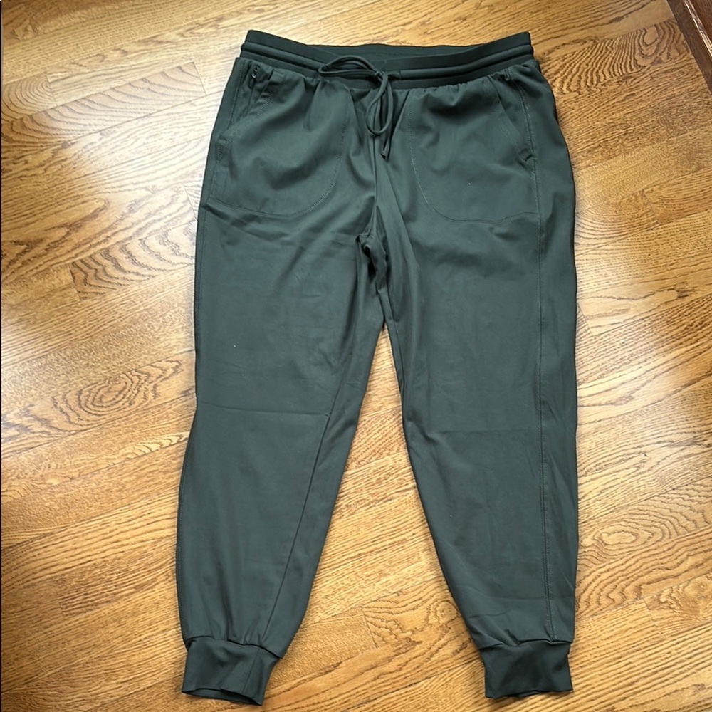 Rachel Zoe Green Cropped Pants with Elastic Cuffs